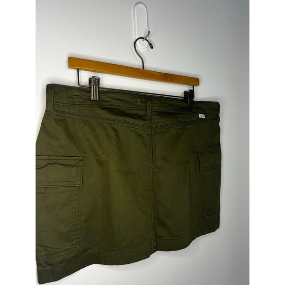 Levi’s ‘94 CARGO MINI SKIRT NEW Size 32 in Olive Green - Picture 5 of 8